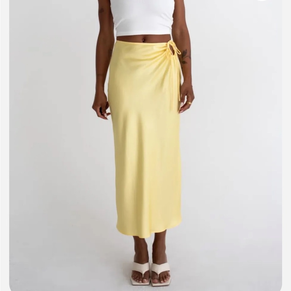 RUMORED Kauai Keyhole Midi Skirt | Banana